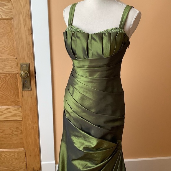 VINTAGE Green Ruched Sequin Evening Gown - Picture 5 of 16